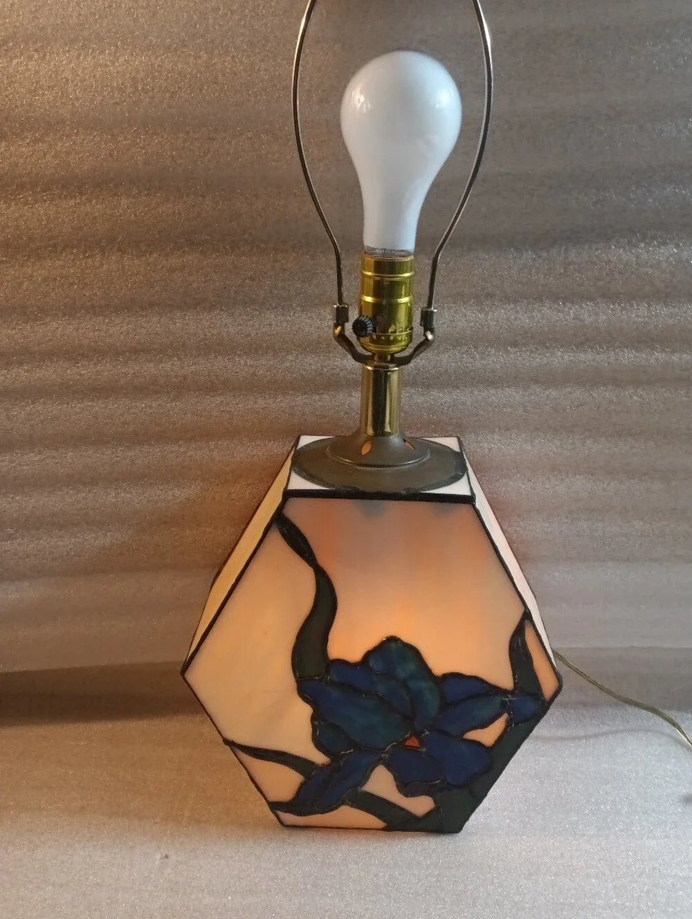 Tiffany Style Iris Flower Stained Glass Accent Lamp Dual Lighting